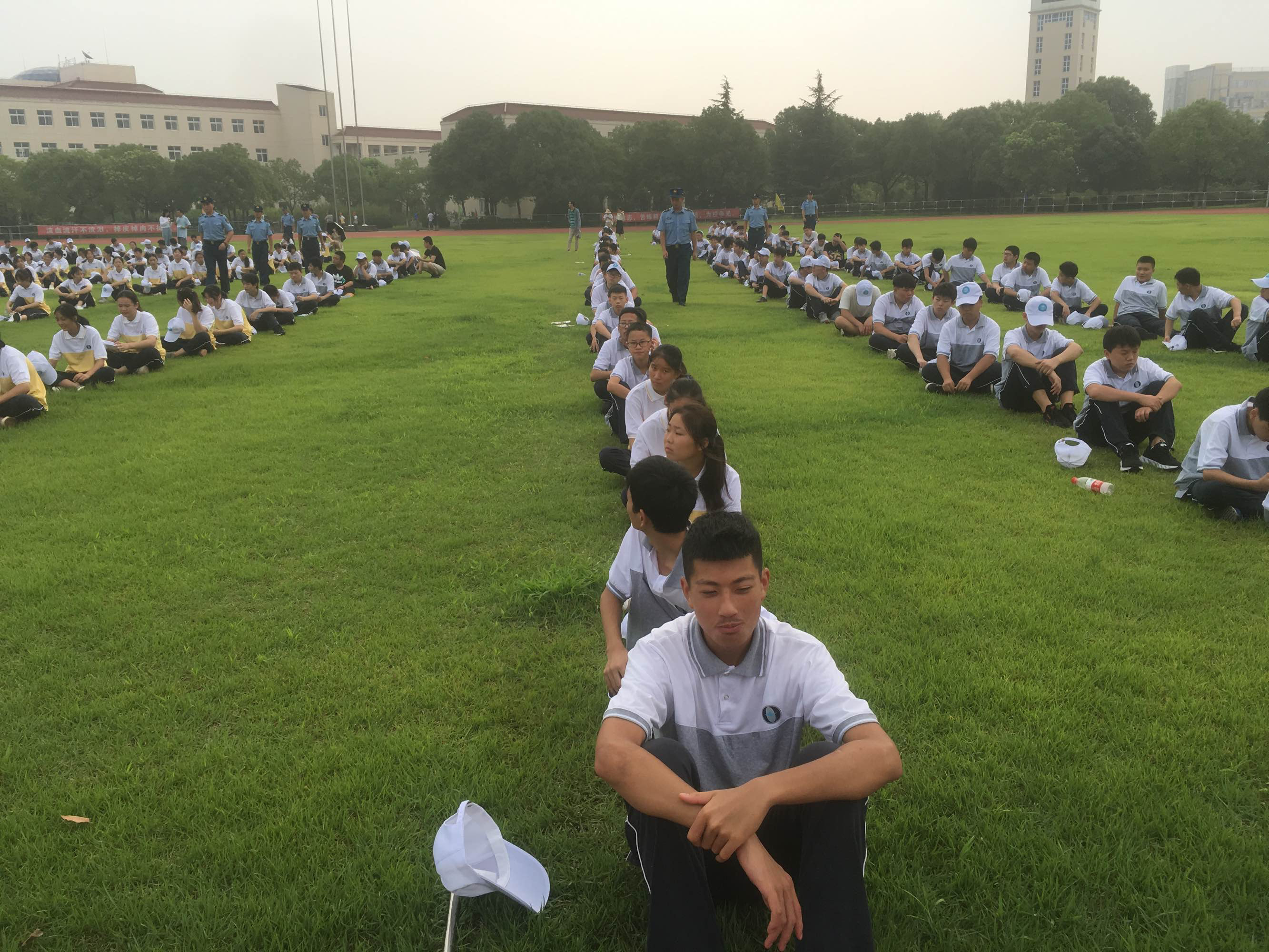 部队理想与现实打草机_现实和想象中的部队_理想中的部队和现实中的部队