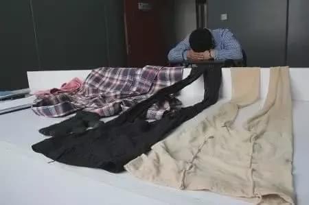 女生宿舍偷丝袜_闻丝袜脚偷丝袜_偷丝袜