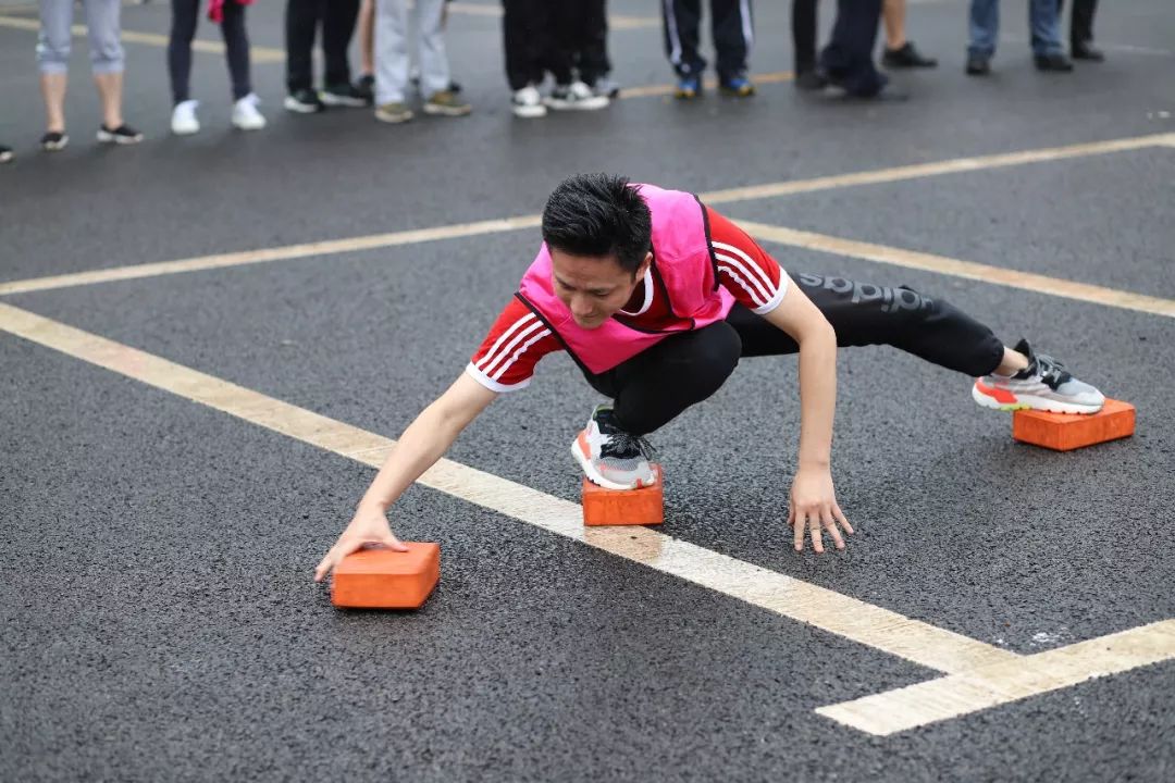 冰壶运动游戏_运动冰壶游戏视频_运动冰壶游戏教案