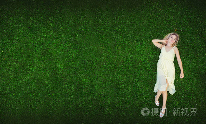 翠绿影子在洁白的墙上摇晃_星光大冒险翠绿森林_翠绿之影
