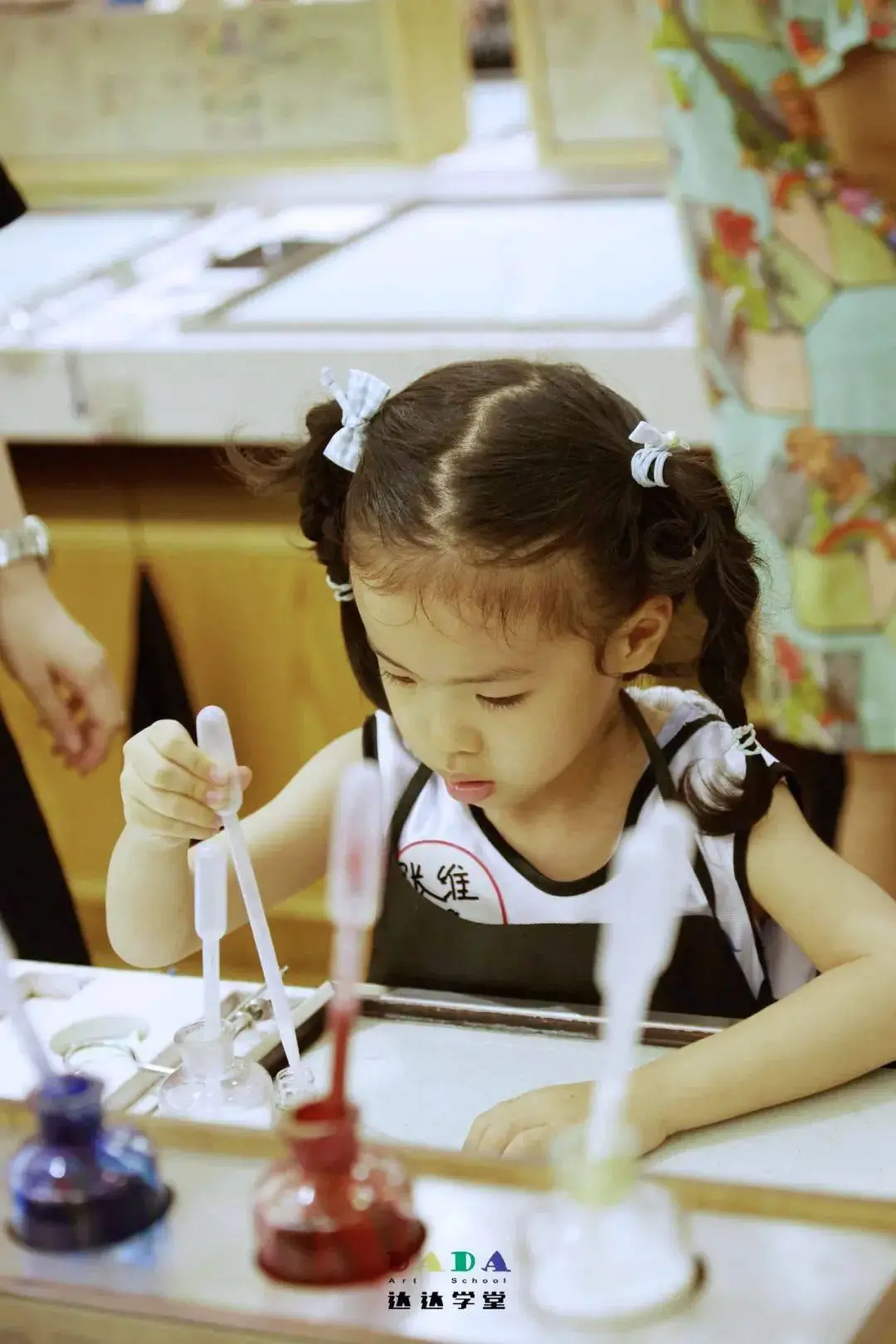 幼儿园游戏视频文案_幼儿玩手机游戏的视频文案_幼儿园玩游戏视频配字文案