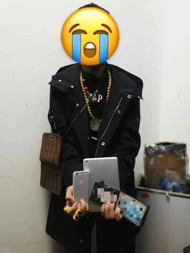男子偷手机玩游戏视频_视频偷男子玩手机游戏违法吗_男孩偷玩手机