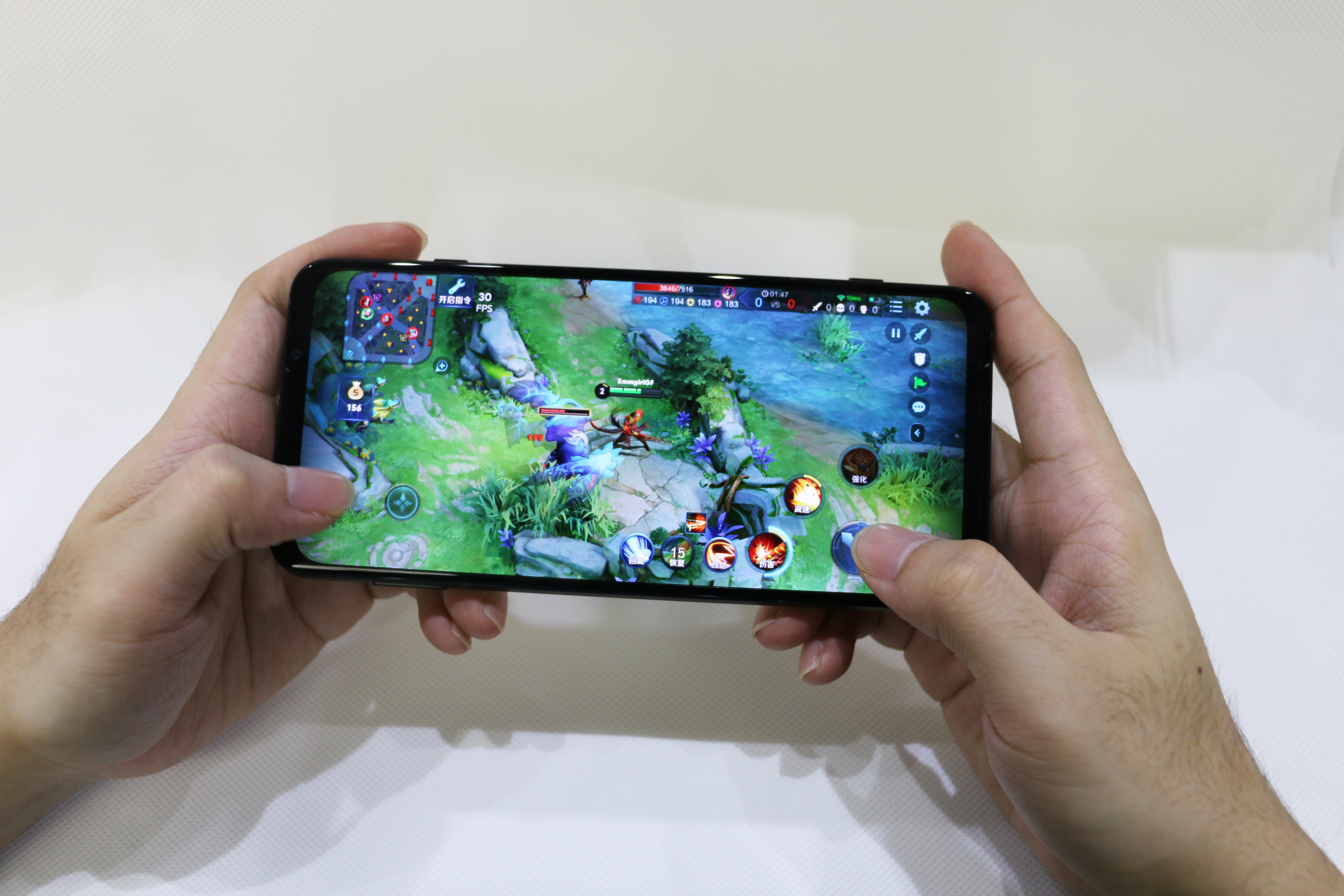 哪款手机不能玩吃鸡游戏_可以吃鸡的手游_可以吃鸡的小游戏